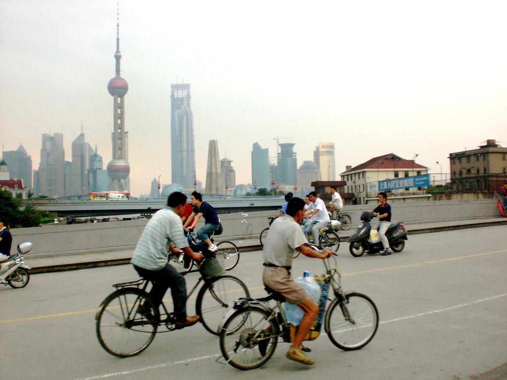 On the Projects Abroad Mandarin Language Course in China, students explore local areas on bikes. While learning Mandarin in China, students use free time to explore by cycling around the city.